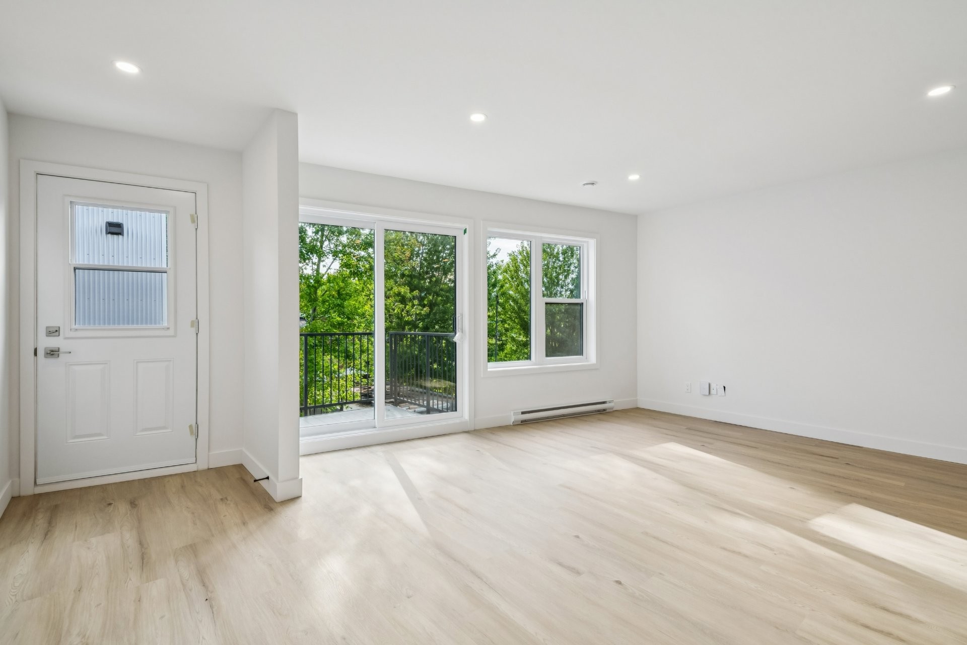 201 5995 Rue Hamilton — photo 3