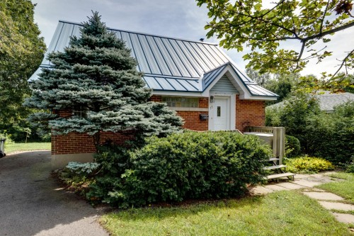 11 Av Laurelwood — photo 2