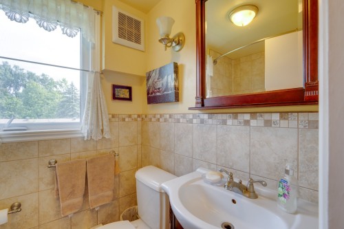 Salle de bains - 11 Av. Laurelwood, Pointe-Claire, QC - Indoor Photo Showing Bathroom