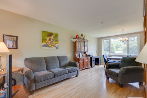 Salon - 11 Av. Laurelwood, Pointe-Claire, QC - Indoor Photo Showing Living Room