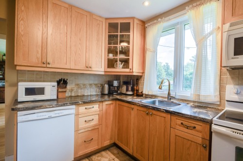 Cuisine - 11 Av. Laurelwood, Pointe-Claire, QC - Indoor Photo Showing Kitchen With Double Sink
