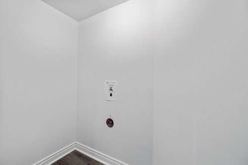 Salle de lavage - 4461 Rue Cécile, Montréal (Pierrefonds-Roxboro), QC - Indoor Photo Showing Other Room