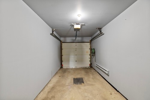 Garage - 4461 Rue Cécile, Montréal (Pierrefonds-Roxboro), QC - Indoor Photo Showing Garage