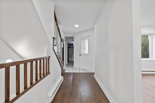 Hall d'entrée/Vestibule - 4461 Rue Cécile, Montréal (Pierrefonds-Roxboro), QC - Indoor Photo Showing Other Room