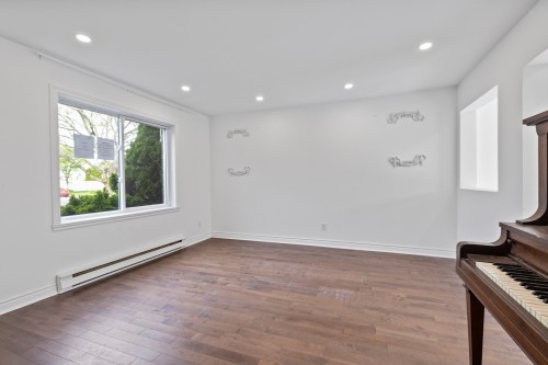 Salon - 4461 Rue Cécile, Montréal (Pierrefonds-Roxboro), QC - Indoor Photo Showing Other Room
