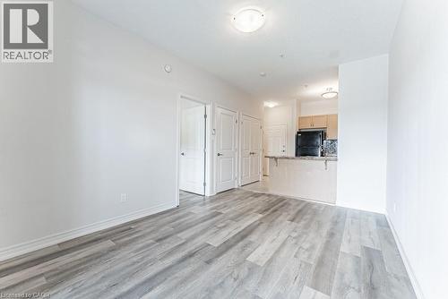 3200 Regional Road 56 Unit# 310, Binbrook, ON - Indoor Photo Showing Kitchen