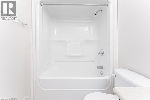 3200 Regional Road 56 Unit# 310, Binbrook, ON - Indoor Photo Showing Bathroom