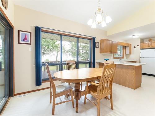 34 Thorvaldson Drive, Arnes, MB - Indoor Photo Showing Dining Room
