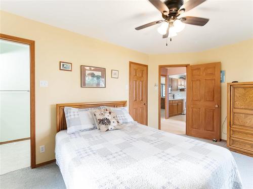 34 Thorvaldson Drive, Arnes, MB - Indoor Photo Showing Bedroom