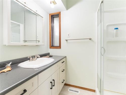 34 Thorvaldson Drive, Arnes, MB - Indoor Photo Showing Bathroom