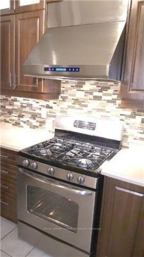 5641 Watersfield Avenue, Mississauga, ON - Indoor Photo Showing Kitchen With Upgraded Kitchen