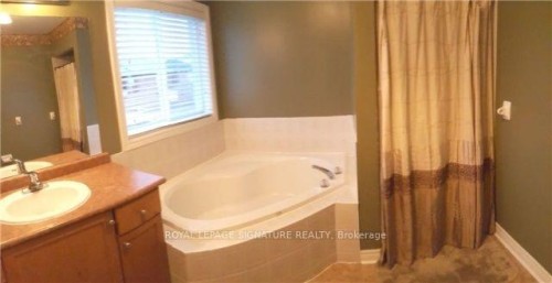 5641 Watersfield Avenue, Mississauga, ON - Indoor Photo Showing Bathroom