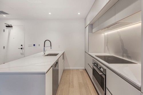 Cuisine - 118-585 Av. Glengarry, Mont-Royal, QC - Indoor Photo Showing Kitchen With Upgraded Kitchen