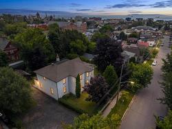 348 Ambrose Street  Thunder Bay, ON P7B 1L9