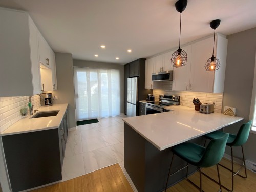 Cuisine - 4425 Av. De La Renaissance, Laval (Sainte-Rose), QC - Indoor Photo Showing Kitchen