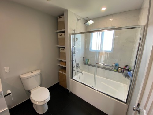 Salle de bains - 4425 Av. De La Renaissance, Laval (Sainte-Rose), QC - Indoor Photo Showing Bathroom