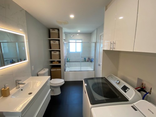 Salle de bains - 4425 Av. De La Renaissance, Laval (Sainte-Rose), QC - Indoor