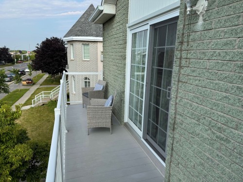 Balcon - 4425 Av. De La Renaissance, Laval (Sainte-Rose), QC - Outdoor