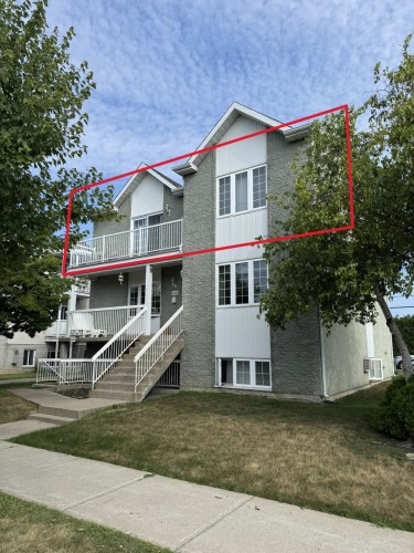 Façade - 4425 Av. De La Renaissance, Laval (Sainte-Rose), QC - Outdoor