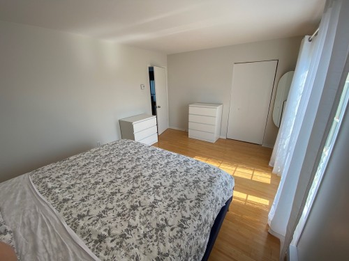 Chambre à coucher principale - 4425 Av. De La Renaissance, Laval (Sainte-Rose), QC - Indoor Photo Showing Bedroom