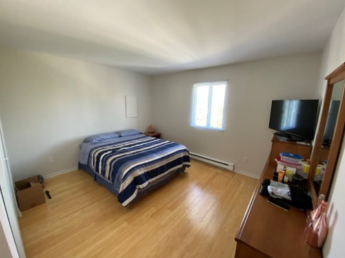 Chambre à coucher - 4425 Av. De La Renaissance, Laval (Sainte-Rose), QC - Indoor Photo Showing Bedroom