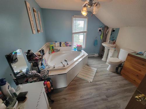 1032 Third St E, Fort Frances, ON - Indoor Photo Showing Bathroom