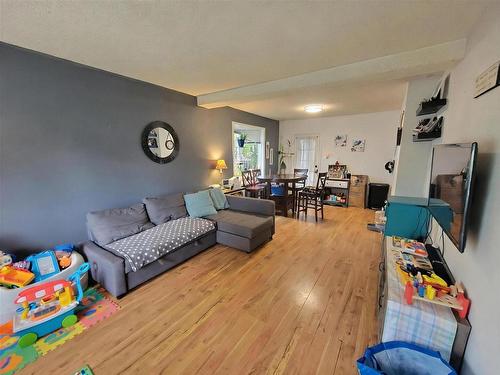 1032 Third St E, Fort Frances, ON - Indoor Photo Showing Living Room