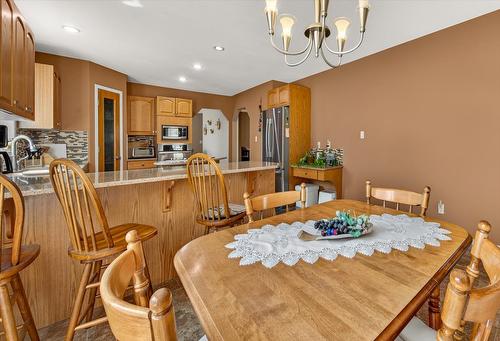 20B Wolf Crescent, Windermere, BC - Indoor Photo Showing Dining Room