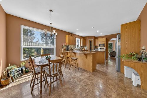 20B Wolf Crescent, Windermere, BC - Indoor Photo Showing Dining Room