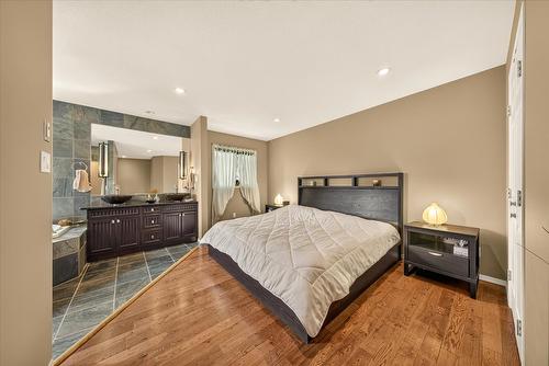 20B Wolf Crescent, Windermere, BC - Indoor Photo Showing Bedroom