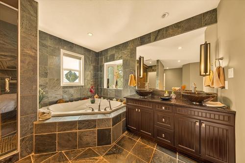 20B Wolf Crescent, Windermere, BC - Indoor Photo Showing Bathroom