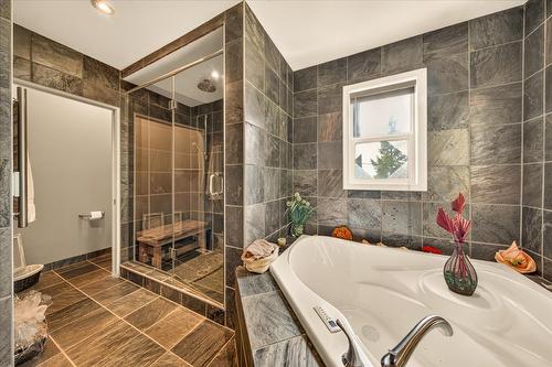 20B Wolf Crescent, Windermere, BC - Indoor Photo Showing Bathroom