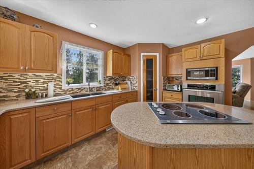 20B Wolf Crescent, Windermere, BC - Indoor Photo Showing Kitchen With Double Sink