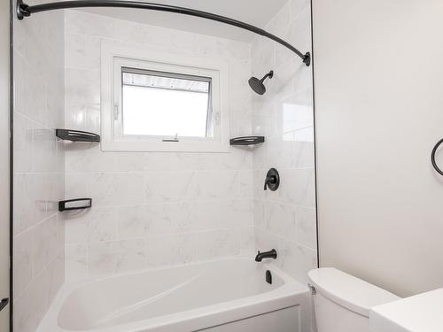 262 Sheridan Cres, Thunder Bay, ON - Indoor Photo Showing Bathroom