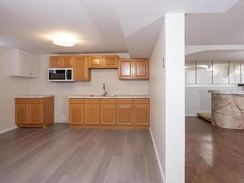 262 Sheridan Cres, Thunder Bay, ON - Indoor Photo Showing Kitchen With Double Sink