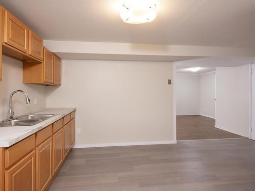 262 Sheridan Cres, Thunder Bay, ON - Indoor Photo Showing Kitchen With Double Sink