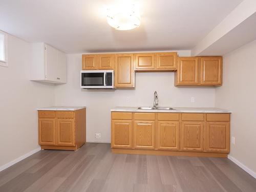 262 Sheridan Cres, Thunder Bay, ON - Indoor Photo Showing Kitchen With Double Sink