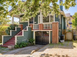 1323 Clover Ave  Victoria, BC V8S 1A7