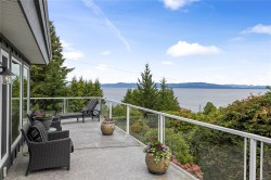 372 Crescent Rd WEST Qualicum Beach, BC V9K 1J7