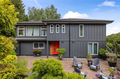 372 Crescent Rd West, Qualicum Beach, BC 