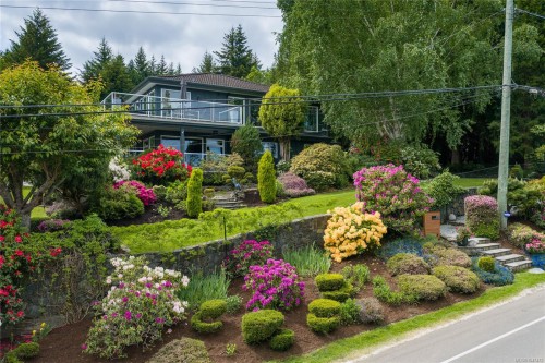 372 Crescent Rd West, Qualicum Beach, BC 