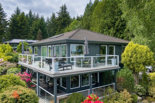 372 Crescent Rd West, Qualicum Beach, BC 