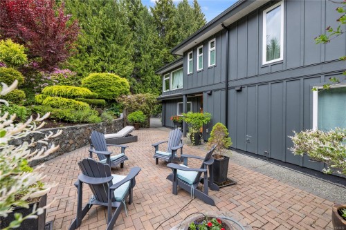 372 Crescent Rd West, Qualicum Beach, BC 
