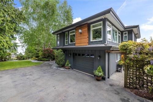 372 Crescent Rd West, Qualicum Beach, BC 