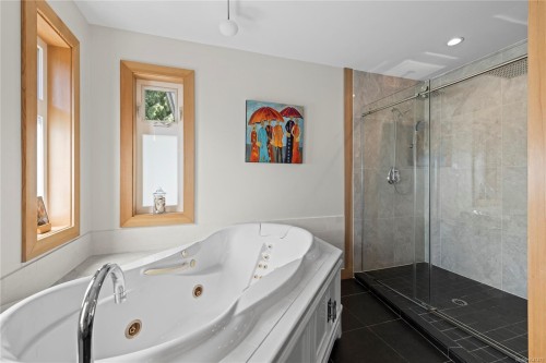 372 Crescent Rd West, Qualicum Beach, BC 