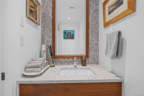 372 Crescent Rd West, Qualicum Beach, BC 