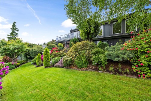 372 Crescent Rd West, Qualicum Beach, BC 