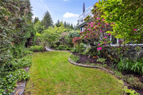 372 Crescent Rd West, Qualicum Beach, BC 