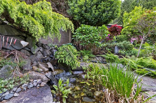 372 Crescent Rd West, Qualicum Beach, BC 