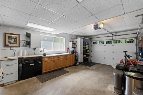 372 Crescent Rd West, Qualicum Beach, BC 